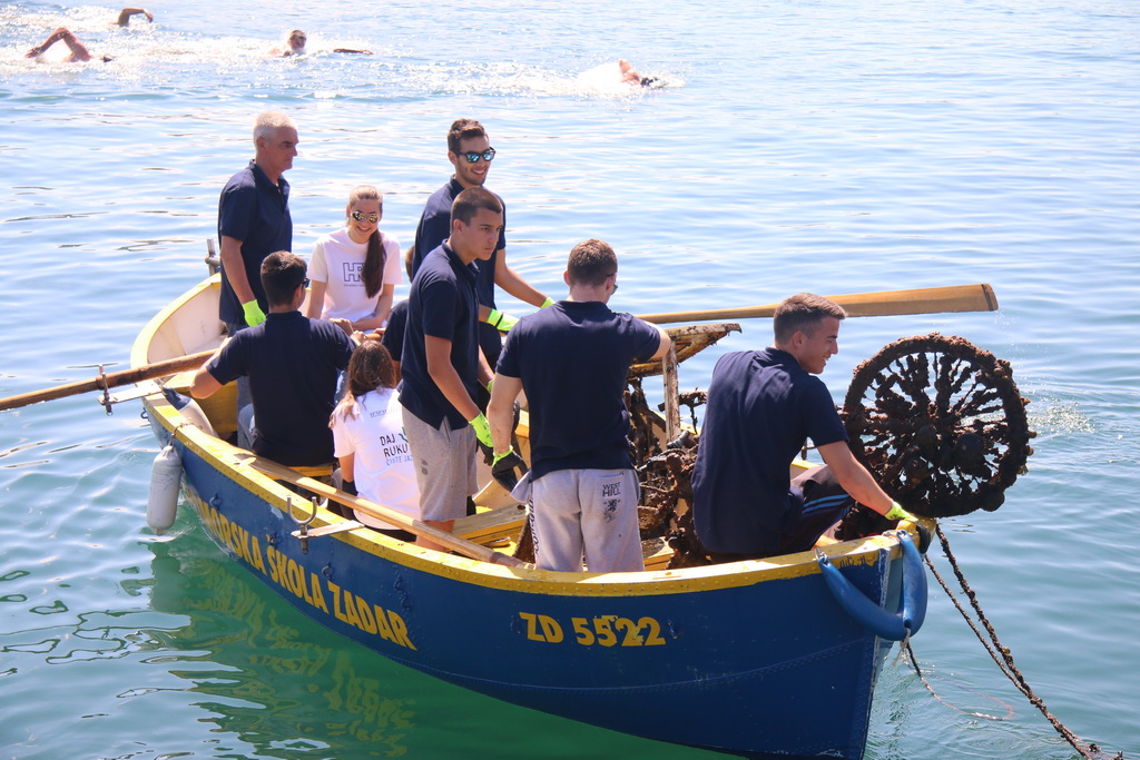 Ekološka akcija “Daj ruku za Jazine” Ekološka akcija “Daj ruku za Jazine”