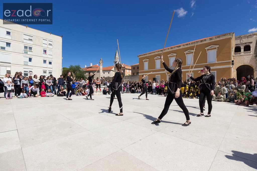 Đir po gradu 29. travnja 2017. Prostorni performans Zadarskog plesnog ansambla