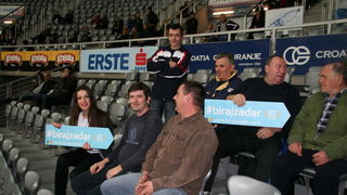 Košarkaši i navijači KK Zadar podržali akciju #birajzadar Košarkaši i navijači KK Zadar podržali akciju #birajzadar