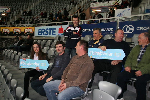 Košarkaši i navijači KK Zadar podržali akciju #birajzadar Košarkaši i navijači KK Zadar podržali akciju #birajzadar