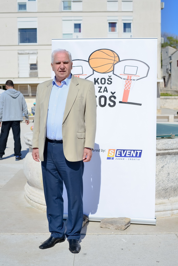 Basket na Forumu: Košarkaške legende protiv mlađih uzrasta KK Zadar Basket na Forumu: Košarkaške legende protiv mlađih uzrasta KK Zadar