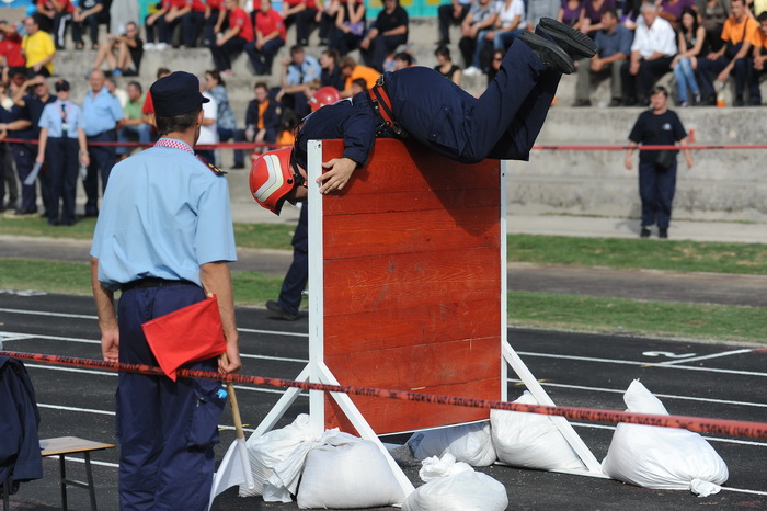 Zadar, 290912
Atletska staza SC Visnjik.
Odrzano VI. drzavno natjecanje vatrogasaca republike Hrvatske. Domacin je Vatrogasna zajednica Zupanije Zadarske.
Foto: Luka Gerlanc / CROPIX Zadar, 290912
Atletska staza SC Visnjik.
Odrzano VI. drzavno natjecanje vatrogasaca republike Hrvatske. Domacin je Vatrogasna zajednica Zupanije Zadarske.
Foto: Luka Gerlanc / CROPIX