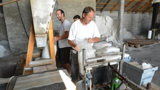 Nin – Povijesni gradic Nin pokraj Zadra za svoju prepoznatljivost ima nadaleko poznatu i najstariju hrvatsku solanu. Pod geslom “Prica o soli…” i dan danas se sol proizvodi na tradicionalan nacin. Photo: Damir Spehar/PIXSELL Nin – Povijesni gradic Nin pokraj Zadra za svoju prepoznatljivost ima nadaleko poznatu i najstariju hrvatsku solanu. Pod geslom “Prica o soli…” i dan danas se sol proizvodi na tradicionalan nacin. Photo: Damir Spehar/PIXSELL