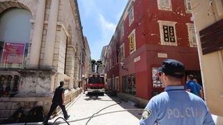 Veliki požar izbio u zgradi na Narodnom trgu Veliki požar izbio u zgradi na Narodnom trgu