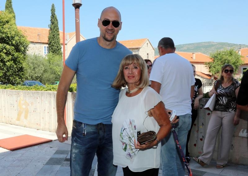 Stojko Vranković dobio nagradu za životno djelo Grada Drniša, Foto: Duško Jaramaz/PIXSELL