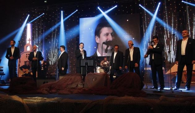 Tomislav Bralić i klape Intrade sinoć su održali koncert u prepunoj Spaladium areni u Splitu, foto: Tino Jurić/ PIXSELL