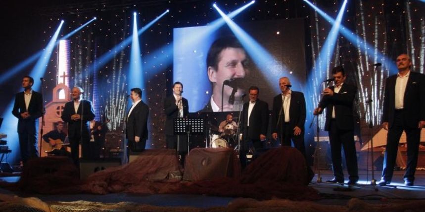 Tomislav Bralić i klape Intrade sinoć su održali koncert u prepunoj Spaladium areni u Splitu, foto: Tino Jurić/ PIXSELL