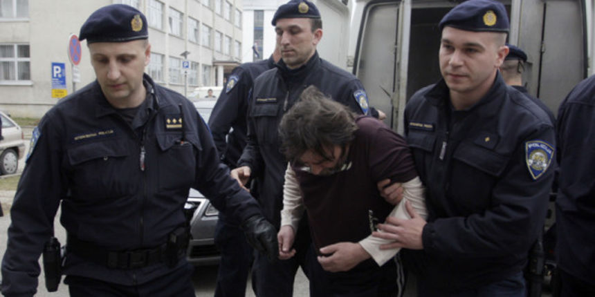 Privođenje Stjepana Roškera, ubojice iz Križevaca (Foto: Željko Hajdinjak/Cropix) Privođenje Stjepana Roškera, ubojice iz Križevaca (Foto: Željko Hajdinjak/Cropix)