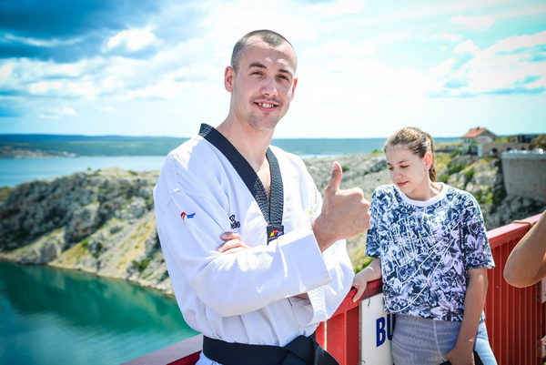 Mario Možnik i njegovi kolege sportaši otvorili su sezonu Bungee Jumpinga sa starog Masleničkom mosta