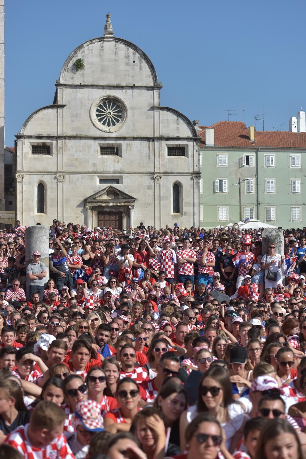Tisuće Zadrana na Forumu navijalo za Vatrene u finalu Svjetskog prvenstva Tisuće Zadrana na Forumu navijalo za Vatrene u finalu Svjetskog prvenstva