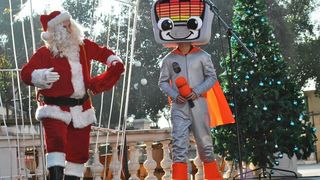 Božićnica na Novom: Radiolino, Djed božićnjak i ekipa Novog radija darivala sugrađane. Foto: Jurica Gašpar