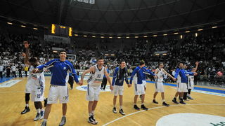 Zadar, 260513.
Dvorana Kresimira Cosica. 
3. polufinalna utakmica prvenstva Hrvatske izmedju KK Zadar i KK Cedevita.
Na fotografiji: slavlje Zadrana.
Foto: Luka Gerlanc / CROPIX