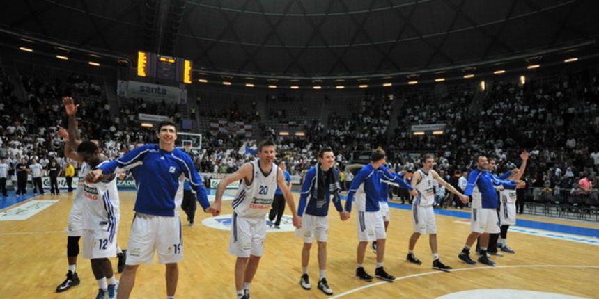 Zadar, 260513.
Dvorana Kresimira Cosica. 
3. polufinalna utakmica prvenstva Hrvatske izmedju KK Zadar i KK Cedevita.
Na fotografiji: slavlje Zadrana.
Foto: Luka Gerlanc / CROPIX