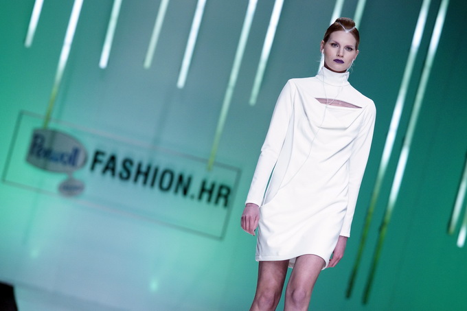 Zagreb, 150313.
Zagrebacki Velesajam.
Odrzana je treca vecer revije Perwoll Fashion.hr na kojoj su svoje kreacije predstavili Martina Felja, Morana Krklec, Young at Squat, Marina Design i Envy Room.
Na fotografiji: kreacije Marina Design.
Foto: Marko To Zagreb, 150313.
Zagrebacki Velesajam.
Odrzana je treca vecer revije Perwoll Fashion.hr na kojoj su svoje kreacije predstavili Martina Felja, Morana Krklec, Young at Squat, Marina Design i Envy Room.
Na fotografiji: kreacije Marina Design.
Foto: Marko To