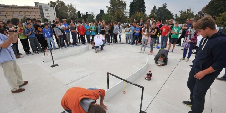 Na zadarskom Forumu odrzano je natjecanje u robotickoj alki gdje su se natjecala djeca osnovnih skola, Photo: Filip Brala/PIXSELL