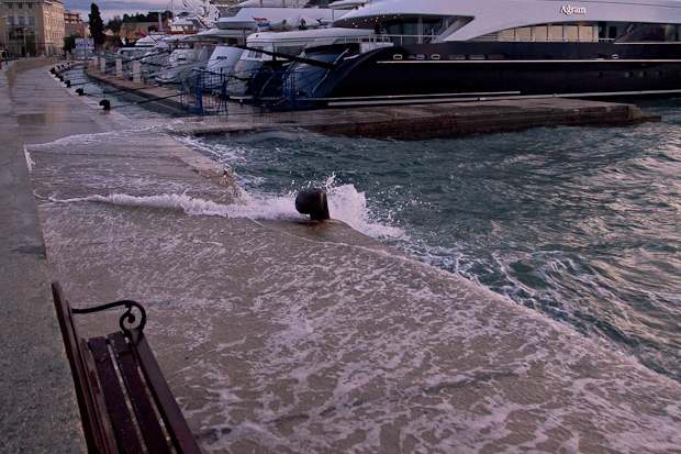 Tramontana u Zadru 17. prosinca 2011., Foto: Leo Banić Tramontana u Zadru 17. prosinca 2011., Foto: Leo Banić