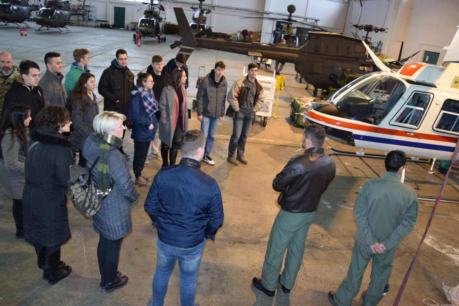 Polaznici Zimske škole u posjeti vojarni “Pukovnik Mirko Vukušić” u Zemuniku