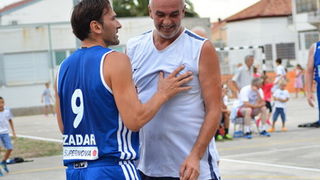U povodu blagdana Kraljice Mira u Stanovima odigrana utakimica između veterana KK Zadar i Stanova, Foto: Iva Perinčić U povodu blagdana Kraljice Mira u Stanovima odigrana utakimica između veterana KK Zadar i Stanova, Foto: Iva Perinčić