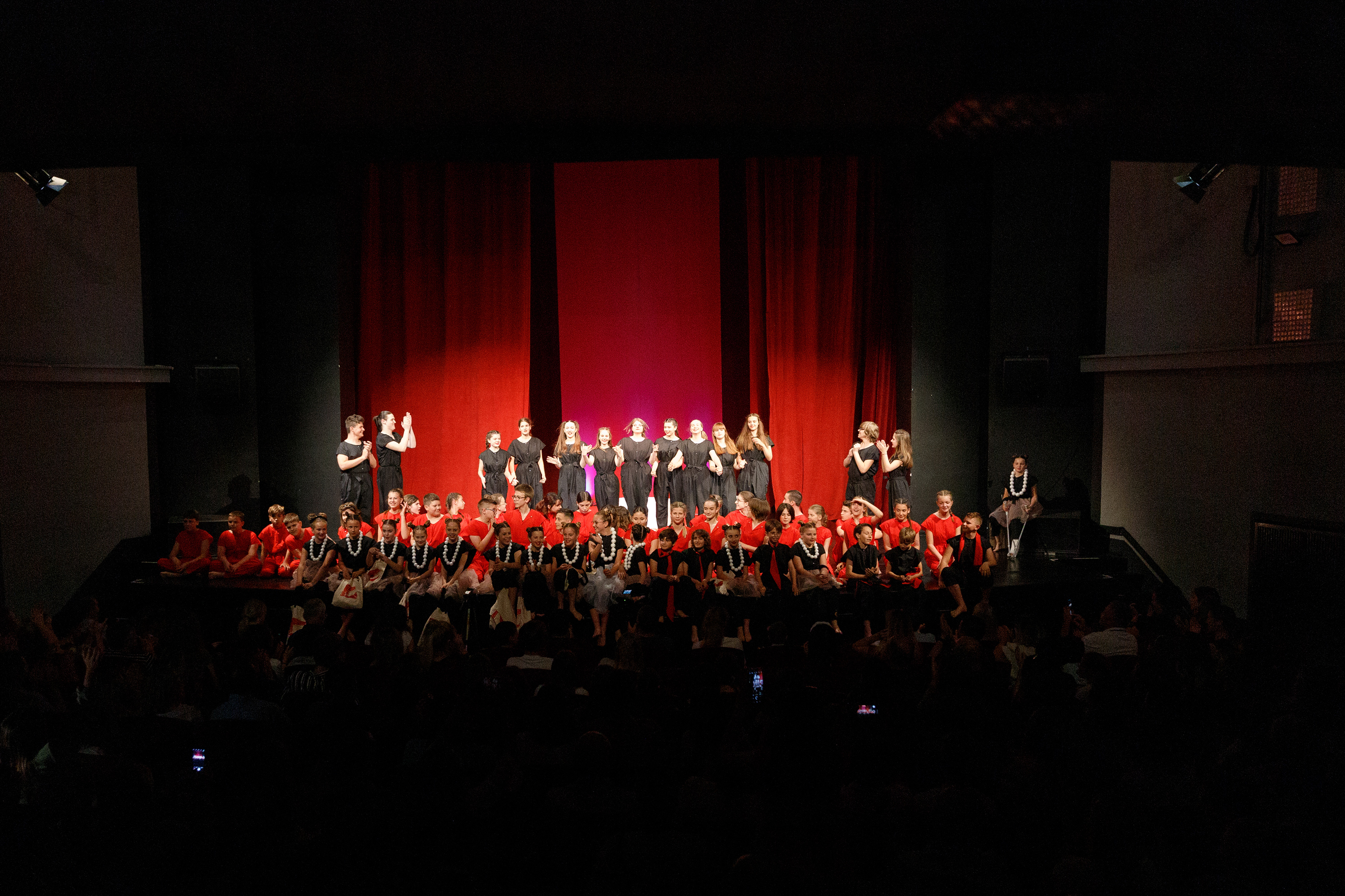 Igrajmo se: Zabranjeno mlađima od 15 strana A