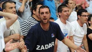 Zadar, 010610.
Dvorana Kresimir Cosic u Zadru. Druga finalna utakmica kosarkaskog prvenstva Hrvatske odigrana izmedju KK Zadar i KK Cibona.
Na slici: navijac Zadra
Foto: Andrija Lucic / CROPIX Zadar, 010610.
Dvorana Kresimir Cosic u Zadru. Druga finalna utakmica kosarkaskog prvenstva Hrvatske odigrana izmedju KK Zadar i KK Cibona.
Na slici: navijac Zadra
Foto: Andrija Lucic / CROPIX