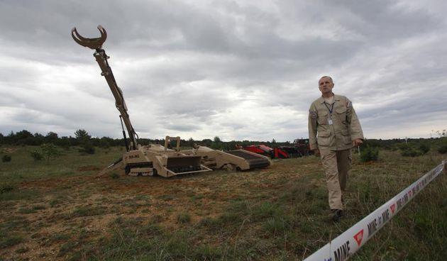 11. medjunarodni simpozij MINE ACTION 2014 odrzan je na podrucju nekadasnje vojne baze Sepurine, gdje su predstavljeni nacini u razminiravanju. Photo: Filip Brala/PIXSELL