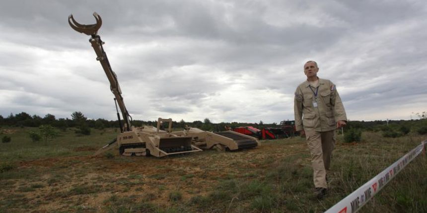 11. medjunarodni simpozij MINE ACTION 2014 odrzan je na podrucju nekadasnje vojne baze Sepurine, gdje su predstavljeni nacini u razminiravanju. Photo: Filip Brala/PIXSELL