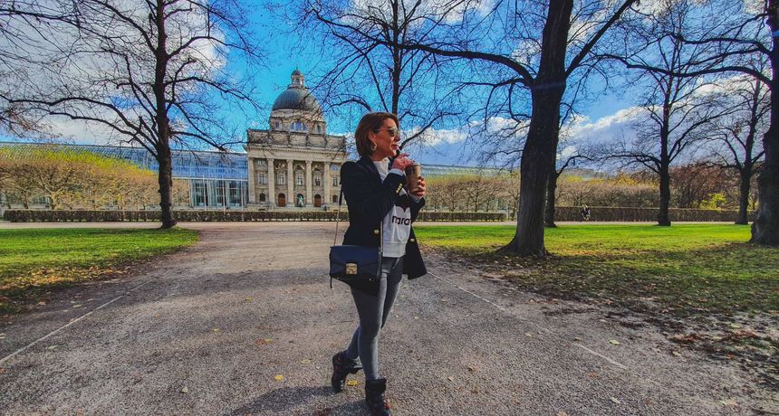 “Emily” je otišla u Pariz, a Petra u München: Zagrebačka Zadranka Petra Blagec već dvije godine živi u Njemačkoj, pokrenula i vlastiti modni brend “Emily” je otišla u Pariz, a Petra u München: Zagrebačka Zadranka Petra Blagec već dvije godine živi u Njemačkoj, pokrenula i vlastiti modni brend