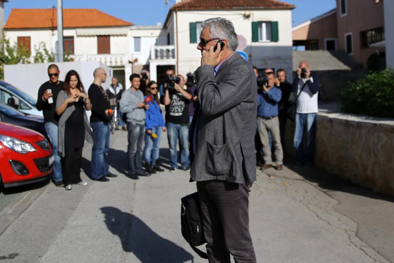 Danas je nakon ispitivanja u Zagrebu u stan u zadarskim Arbanasima od strane policije doveden bivši državni tajnik Zdravko Livaković kako bi se uz njegovu prisutnost i prisutnost njegova odvjetnika obavila pretraga stana. Pretpostavlja se da se istražuje