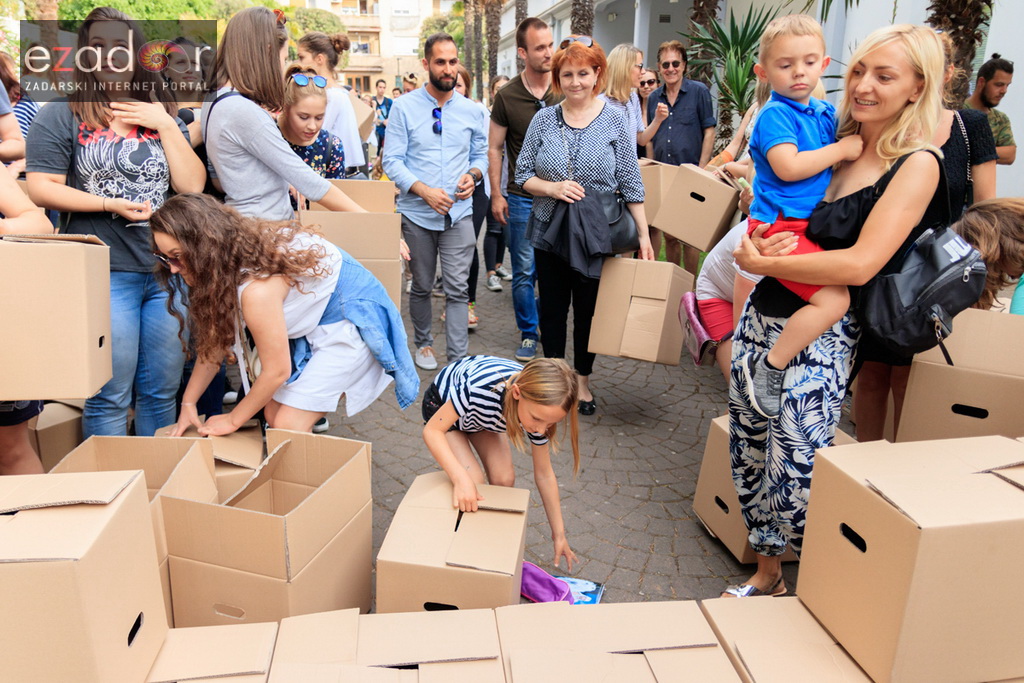 Simboličnim rušenjem zida započeo je urbani festival KvartArt na Voštarnici