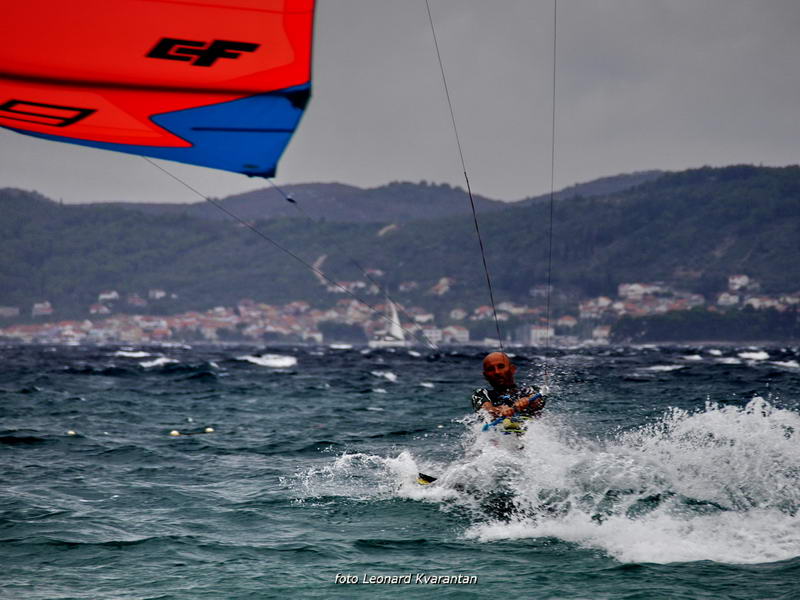 Kiteri i surferi uživali u jakom jugu