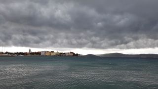 Ciklona Branka donijela crne i prijeteće oblake nad Zadar. Foto: Mladen Malik Ciklona Branka donijela crne i prijeteće oblake nad Zadar. Foto: Mladen Malik