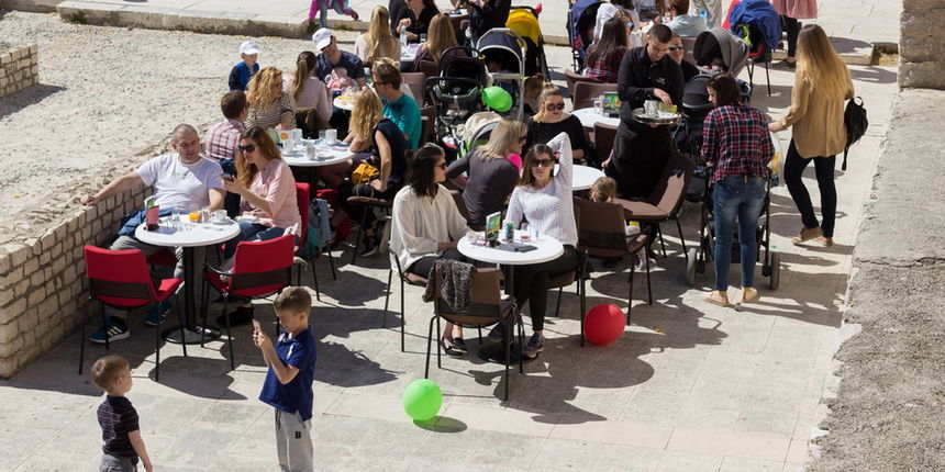 Kava na Forumu. Đir po gradu 8. travnja 2017. Kava na Forumu. Đir po gradu 8. travnja 2017.