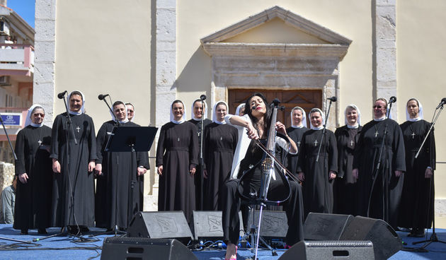 Ana Rucner oduševila nastupom s časnim sestrama na Uskrsnom doručku u Novalji