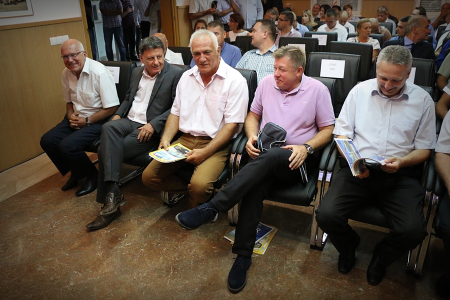 Dan Općine Vir proslavljen uz spektakularni koncert Prljavog Kazališta i vatromet Dan Općine Vir proslavljen uz spektakularni koncert Prljavog Kazališta i vatromet