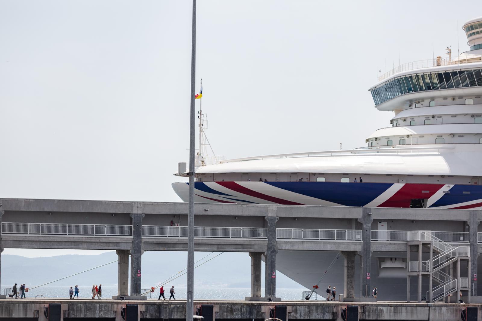 Zadar: Jutros u Gaženicu uplovio kruzer Azura Zadar: Jutros u Gaženicu uplovio kruzer Azura