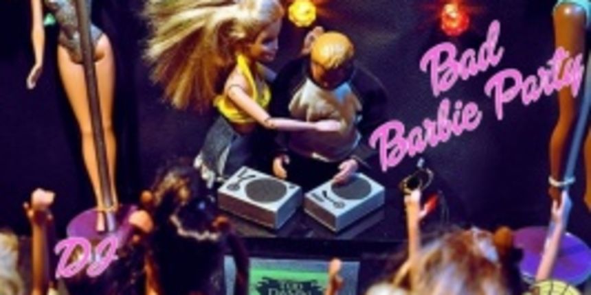Bad Barbie Party, Vinyl bar