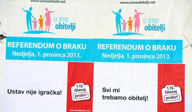 28.11.2013., Sibenik – Gradjanske akcije U ime obitelji i Gradjani glasaju protiv plakatima pozivaju na izlazak na referendum o braku. Photo: Hrvoje Jelavic/PIXSELL Autor  Hrvoje Jelavic/PIXSELL KLJUČNE RIJEČI  plakat, Gradjanska akcija, plakati, U ime