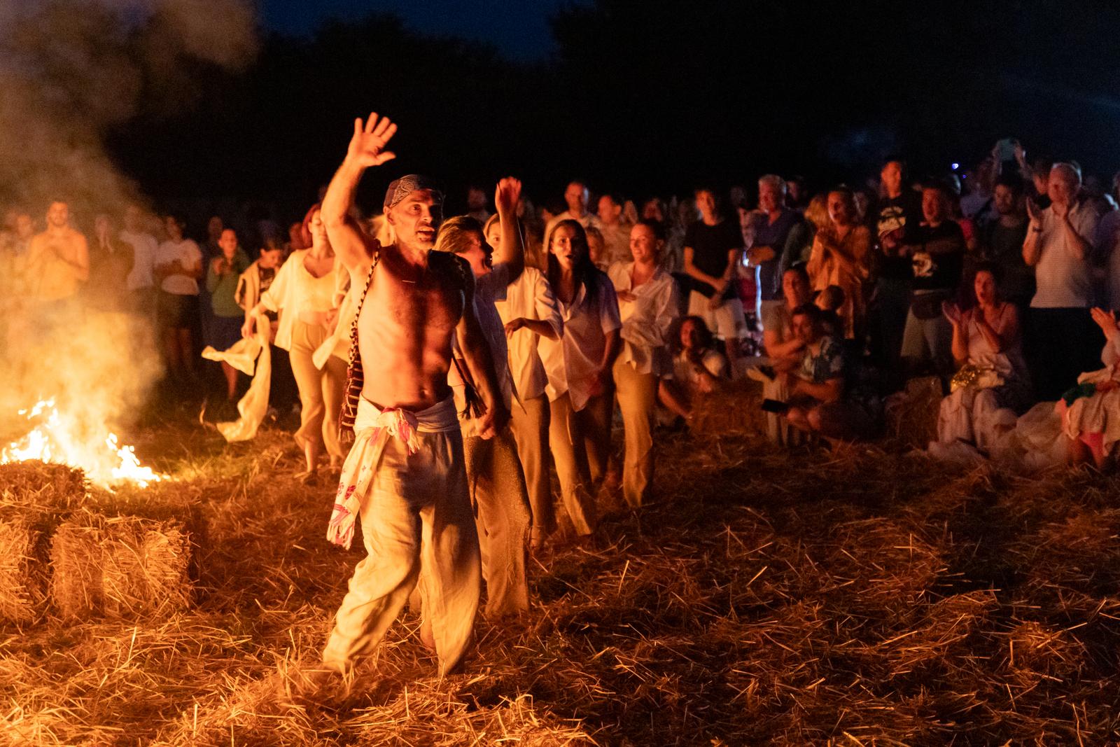 Kozjak: 17. Međunarodni Slama Land Art Festival – “Zlatno doba” Kozjak: 17. Međunarodni Slama Land Art Festival – “Zlatno doba”