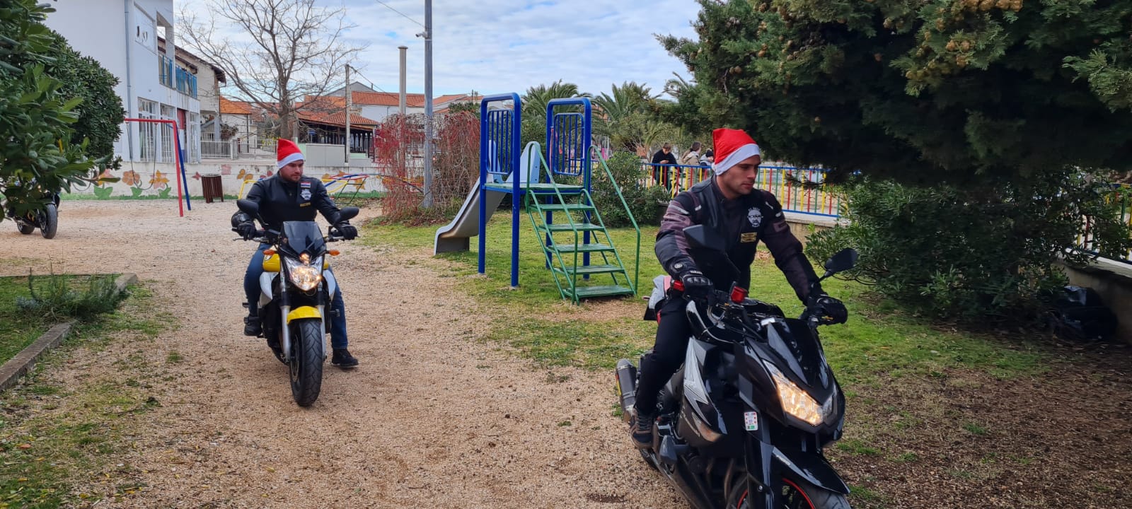 Bibinje: Moto mrazovi razveselili mališane Bibinje: Moto mrazovi razveselili mališane