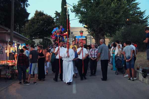 Proslava blagdana Velike Gospe: središnja večernja misa i procesija ulicama Belafuže Proslava blagdana Velike Gospe: središnja večernja misa i procesija ulicama Belafuže