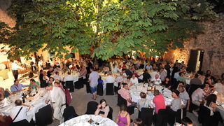 Benkovac, 060712.
U Benkovackom odrzan je 3. festival vina sjeverne i srednje Dalmacije “Vinfest Benkovac 2012”.
Na fotografiji: Vinfest se odrzao u prekrasnom ambijentu benkovackog kastela.
Foto: Luka Gerlanc / CROPIX Benkovac, 060712.
U Benkovackom odrzan je 3. festival vina sjeverne i srednje Dalmacije “Vinfest Benkovac 2012”.
Na fotografiji: Vinfest se odrzao u prekrasnom ambijentu benkovackog kastela.
Foto: Luka Gerlanc / CROPIX