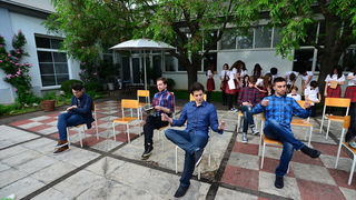 Kazališna udruga “Igrajmo se” predstavila je dramsku igru “Coffee to go” u atriju Gradske knjižnice Zadar