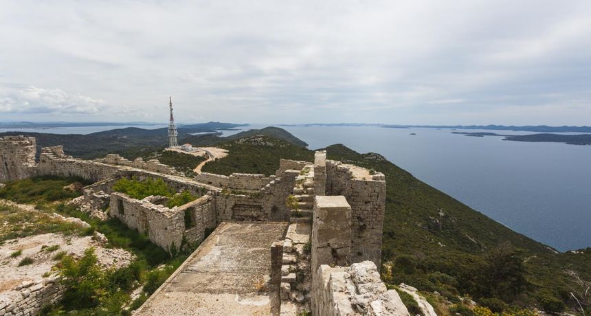 Sveti Mihovil zbog korona krize na praznik rada bez posjetitelja Sveti Mihovil zbog korona krize na praznik rada bez posjetitelja