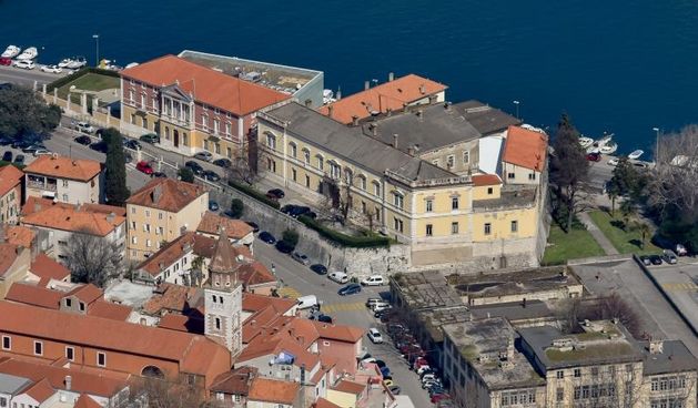 Zgrade Narodnog lista i Muzeja antičkog stakla