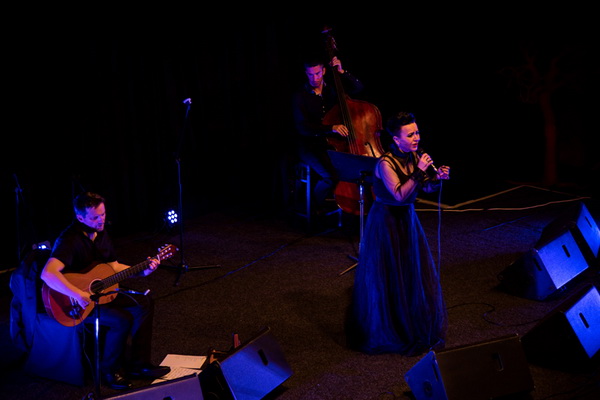 Veličanstvena Amira Medunjanin oduševila Zadrane u klubu Arsenal. Foto: Vinko Pešić Veličanstvena Amira Medunjanin oduševila Zadrane u klubu Arsenal. Foto: Vinko Pešić