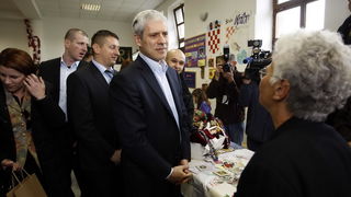 Gracac, 251110.
Danas popodne predsjednik Srbije Boris Tadic i predsjenik Hrvatske Ivo Josipovic posjetili su Gracac i sajam tradicijskih proizvoda i obrta pod nazivom Jesen u Gracacu.
Foto: Jure Miskovic / CROPIX Gracac, 251110.
Danas popodne predsjednik Srbije Boris Tadic i predsjenik Hrvatske Ivo Josipovic posjetili su Gracac i sajam tradicijskih proizvoda i obrta pod nazivom Jesen u Gracacu.
Foto: Jure Miskovic / CROPIX