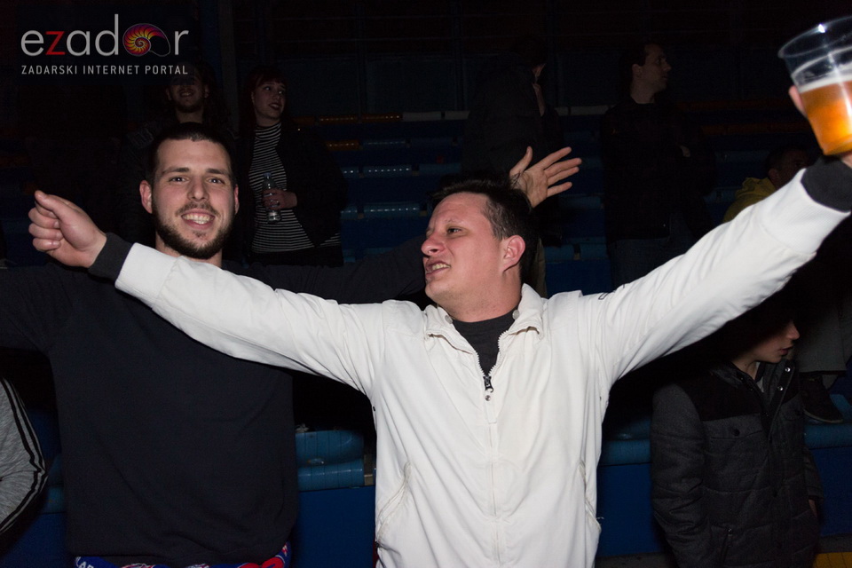 Humanitarno gledanje utakmice Zadar-Cibona (85-84) u Jazinama Humanitarno gledanje utakmice Zadar-Cibona (85-84) u Jazinama