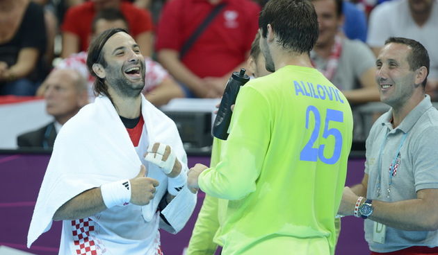 London, 120812.Kosarkaska dvorana.Hrvatska muska rukometna reprezentacija osvojila broncanu medalju pobjedivsi Madjarsku rezultatom 33:26 na  Olimpijskim igrama.Na fotografiji: Ivano Balic, Mirko Alilovic golman Hrvatske.Foto: Drago Sopta / CROPIX