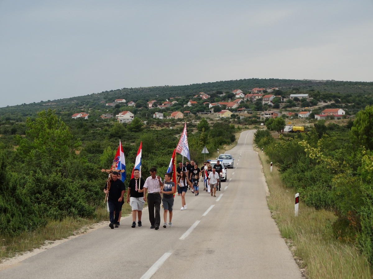 Molitvena hodnja “Koracima nade u istinu”, tradicija koja ne blijedi Molitvena hodnja “Koracima nade u istinu”, tradicija koja ne blijedi