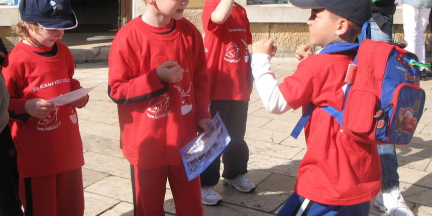 100 koraka kroz 1000 ulica 100 koraka kroz 1000 ulica